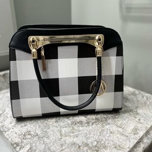 Mia k farrow buffalo check white black gold purse with matching wristlet